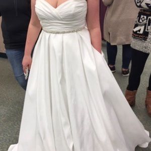 David's Bridal Dresses - David’s Bridal sweetheart empire gown size 14 David's Bridal Dresses - David’s Bridal sweetheart empire gown size 14